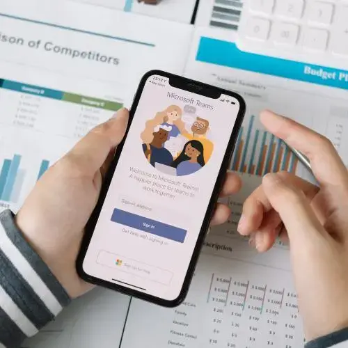 Kombinieren Sie die Kraft von Microsoft Teams Telefonie mit der zukunftsweisenden Cloud-Telefonanlage oder dem robusten SIP-Trunk von Virtual-Call